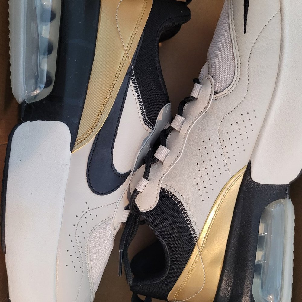 Womens NIB Sz 12 Nike Air Max Verona